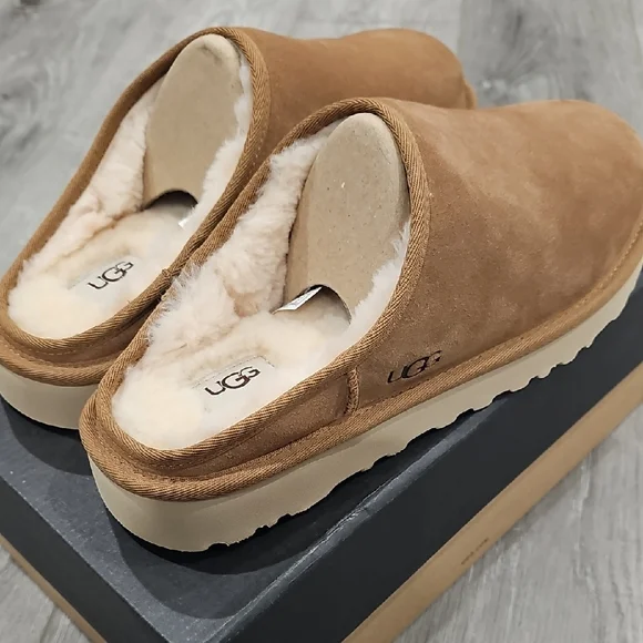 New UGG Men's Brown Suede Slip-Ons - Picture 6 of 8